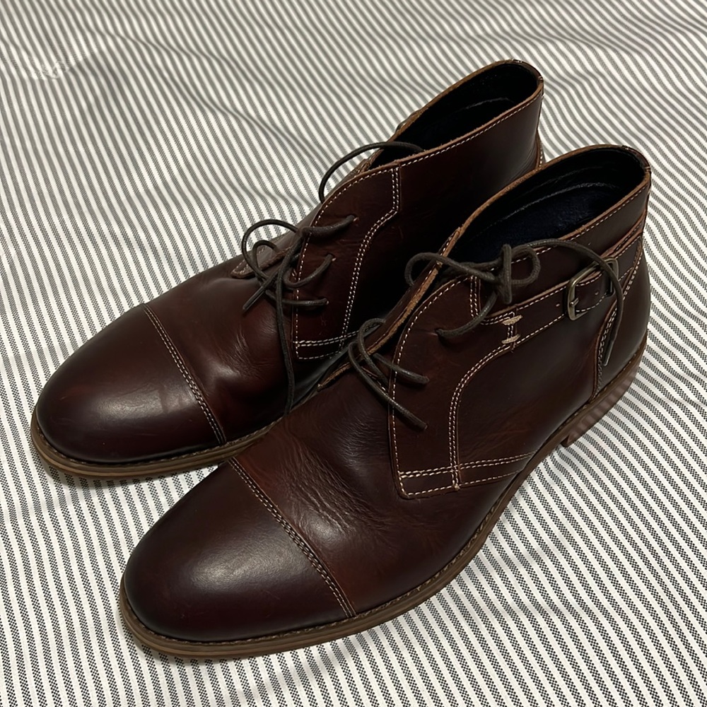 Like new Johnston & Murphy boots size 9.5